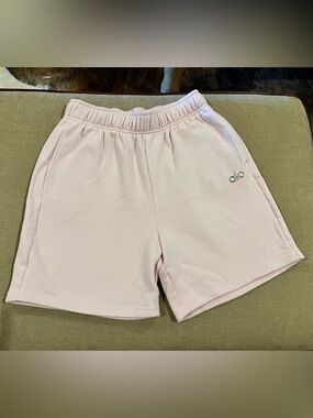 ALO Yoga Light Pink Accolade Shorts